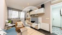 Sala d'estar de Pis en venda en Cornellà de Llobregat amb Aire condicionat, Calefacció i Forn