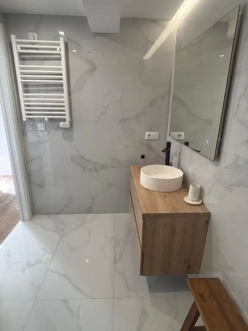 Bathroom of Flat for sale in Valencia  with Air Conditioner, Heating and Terrace