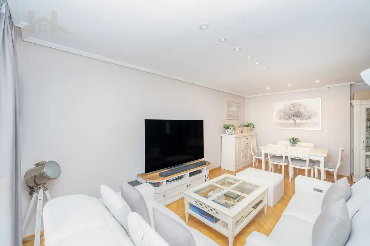 Living room of Flat for sale in Boadilla del Monte  with Air Conditioner, Heating and Storage room