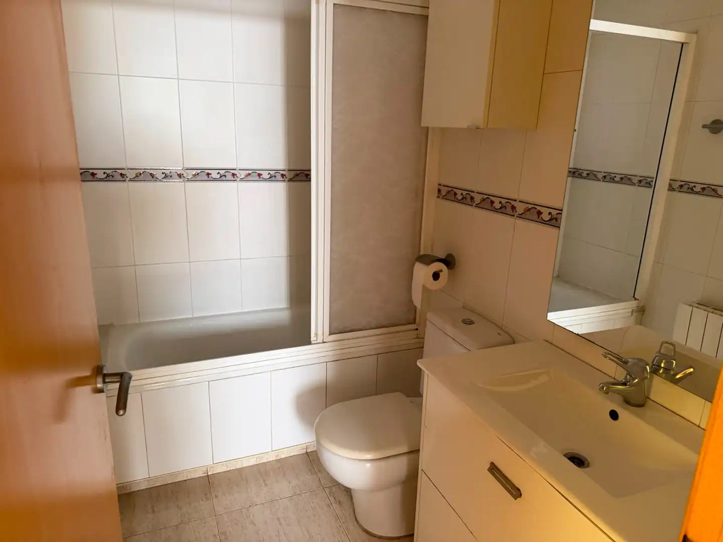 Badezimmer von Dachboden zum Verkauf in Badalona mit Heizung, Terrasse und Ofen