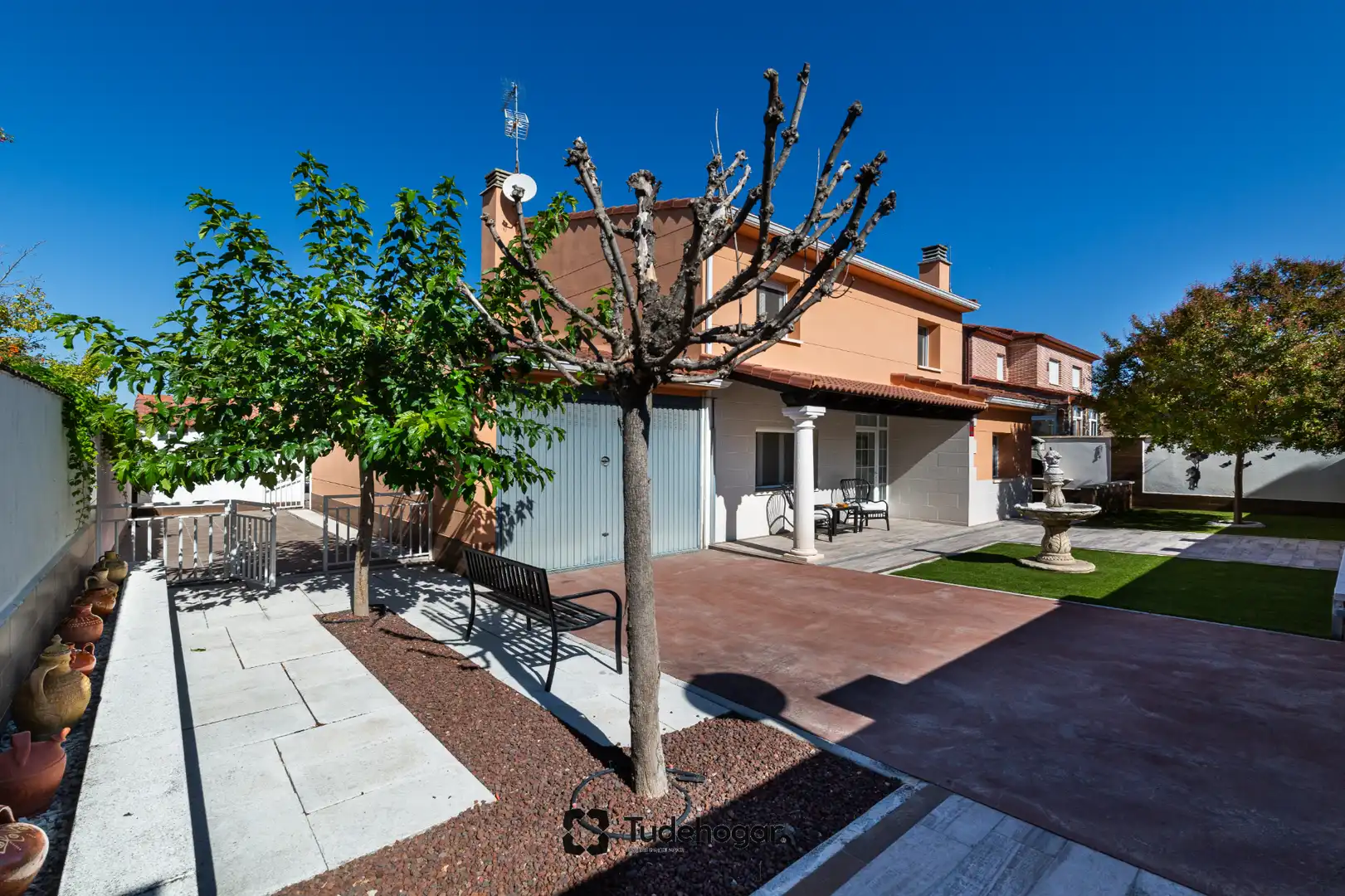 Vista exterior de Casa o chalet en venta en Tudela de Duero con Calefacción, Jardín privado y Amueblado