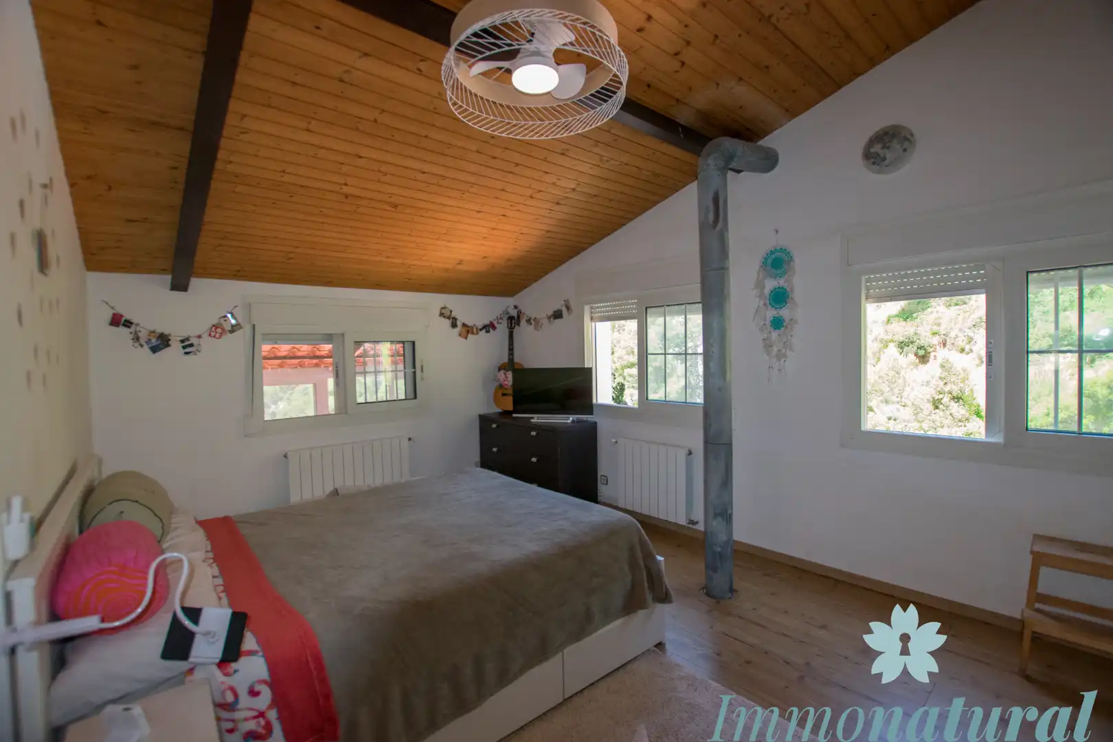 Habitación de Casa o chalet en venta en Torrelles de Llobregat con Aire acondicionado, Calefacción y Jardín privado