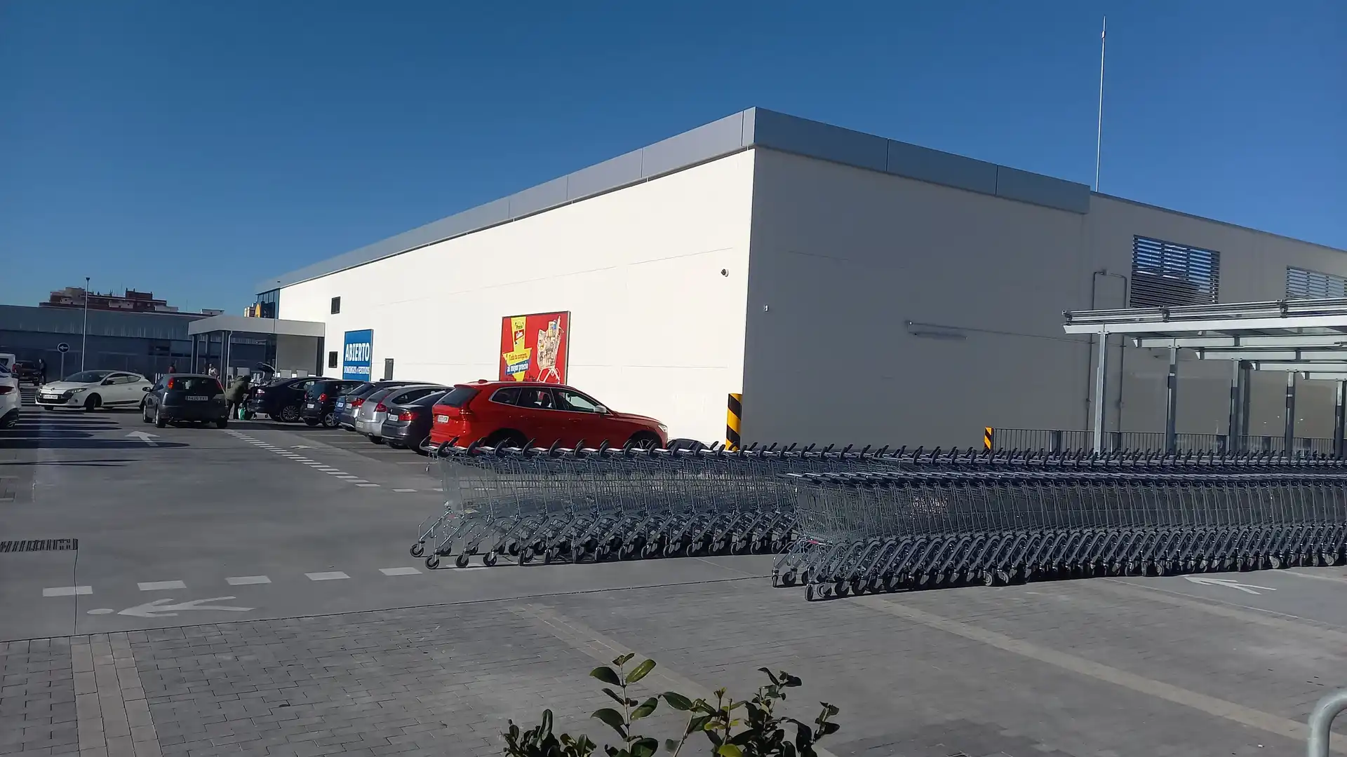 Außenansicht von Fabrikhallen zur Miete in Alcalá de Henares