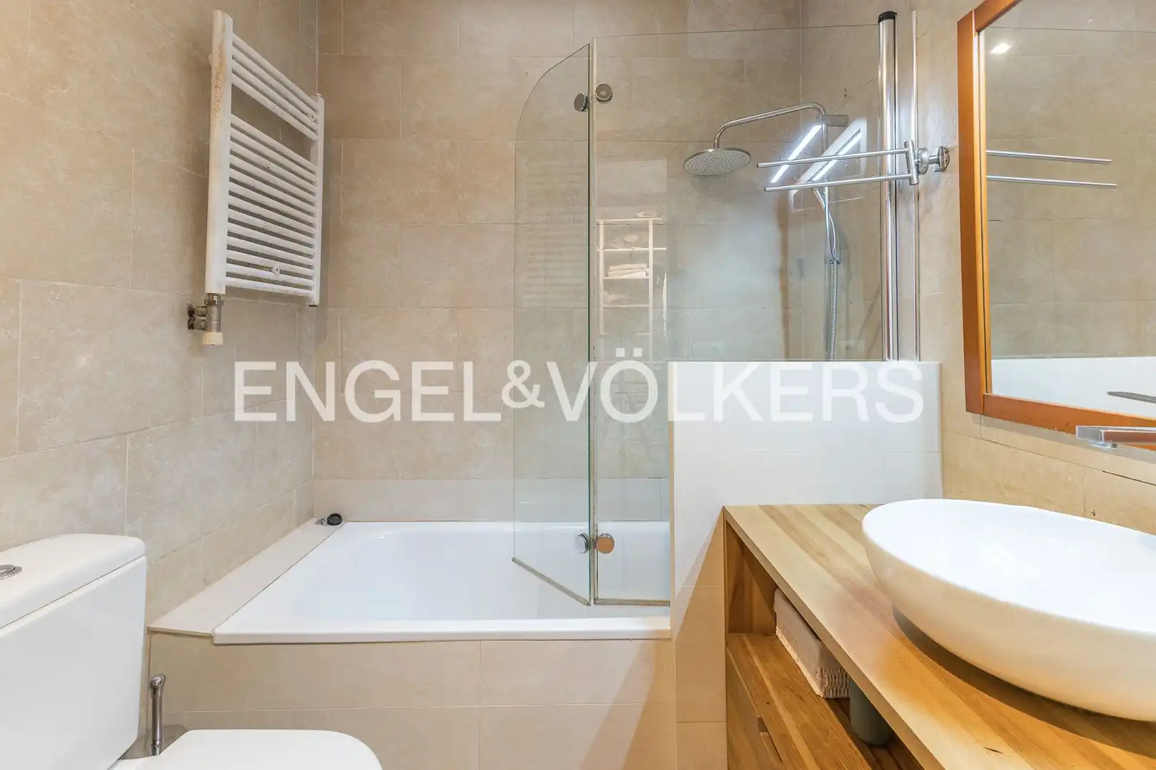 Bathroom of Flat for sale in Barcelona  with Heating, Parquet flooring and Balcony