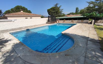 Swimming pool of House or chalet for sale in Valdemorillo  with Air Conditioner, Terrace and Swimming Pool