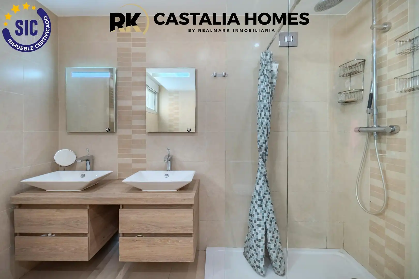 Bany de Casa o xalet en venda en Benicasim / Benicàssim amb Aire condicionat, Calefacció i Jardí privat