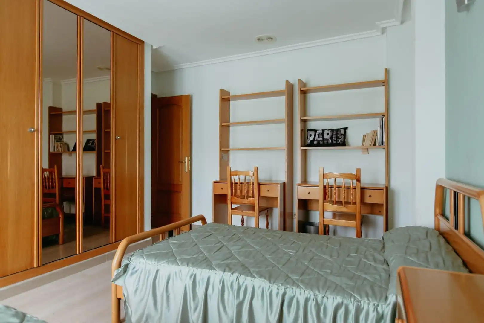 Habitación de Casa adosada en venta en Huesca con Aire acondicionado, Jardín privado y Terraza