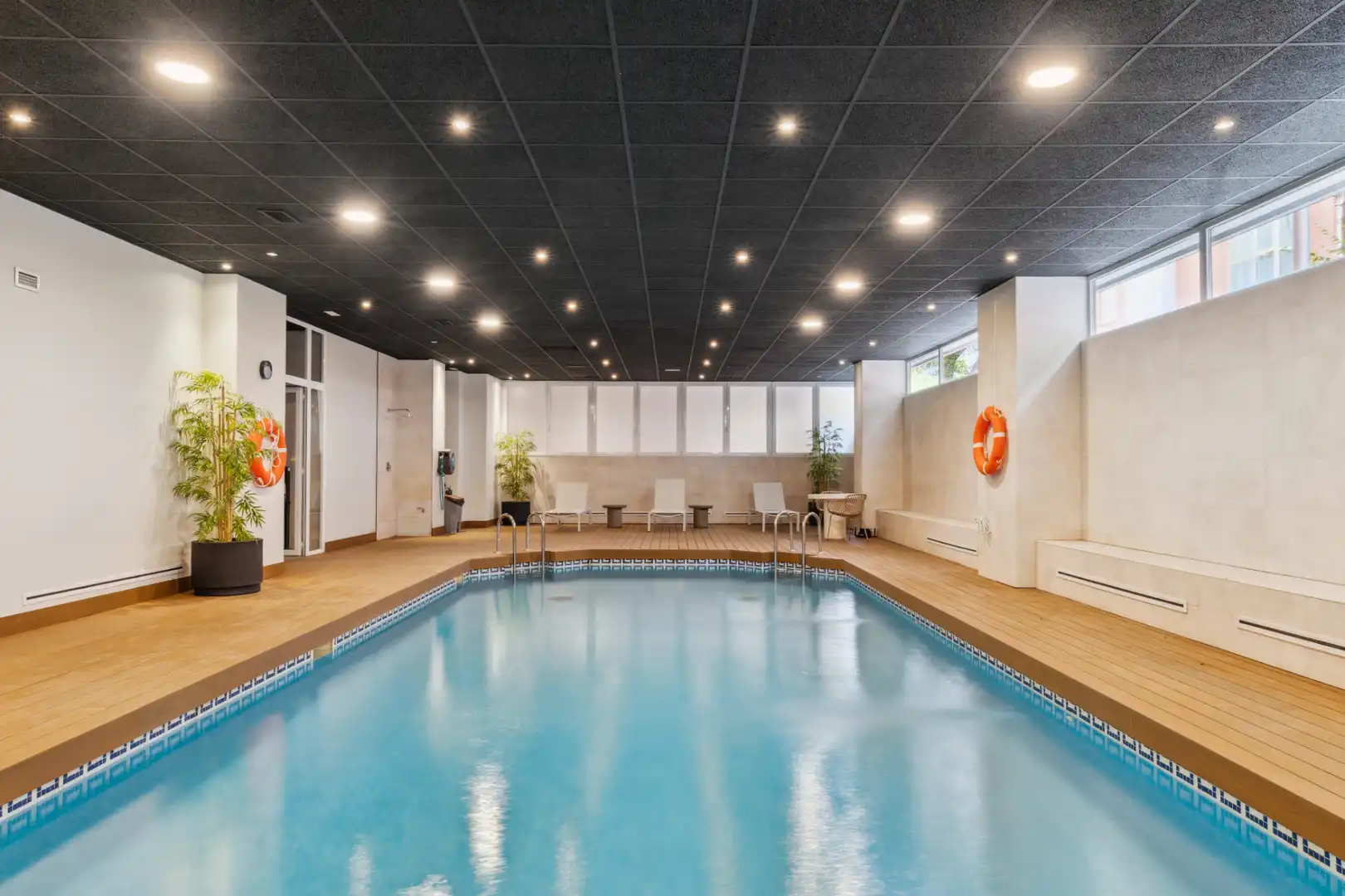 Schwimmbecken von Wohnung zur Miete in Madrid mit Klimaanlage, Heizung und Sauna