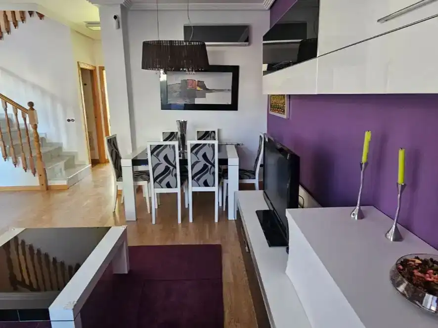 Sala d'estar de Pis en venda en Poblete amb Aire condicionat, Jardí privat i Parquet