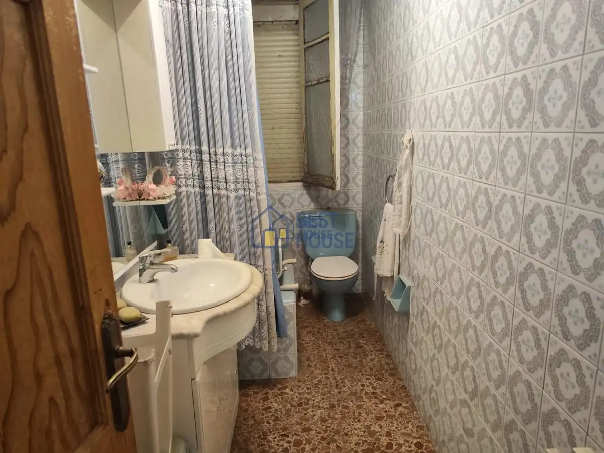Bany de Casa o xalet en venda en León Capital  amb Calefacció, Jardí privat i Parquet