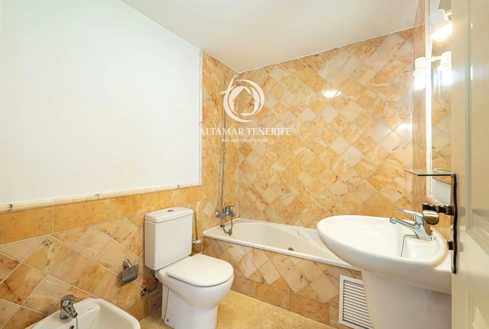Baño de Apartamento en venta en Arona con Jardín privado, Terraza y Piscina