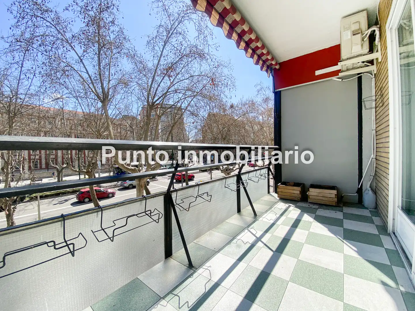 Außenansicht von Wohnung zum Verkauf in Valladolid mit Klimaanlage, Heizung und Parkett