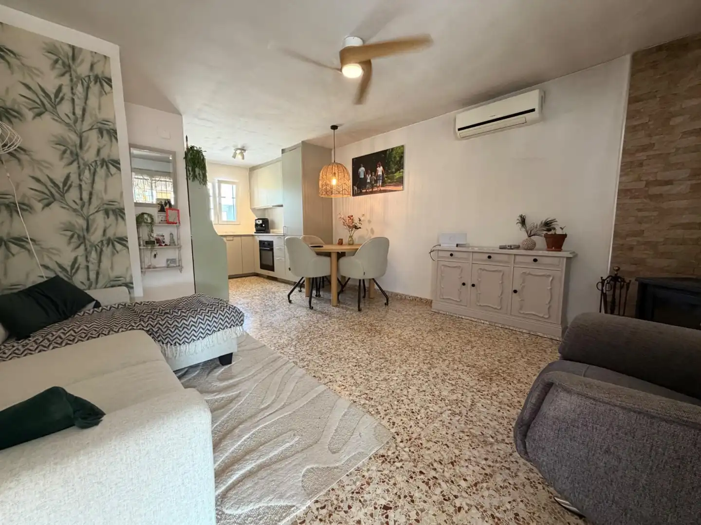 Sala d'estar de Casa o xalet en venda en Pedralba amb Aire condicionat, Jardí privat i Terrassa