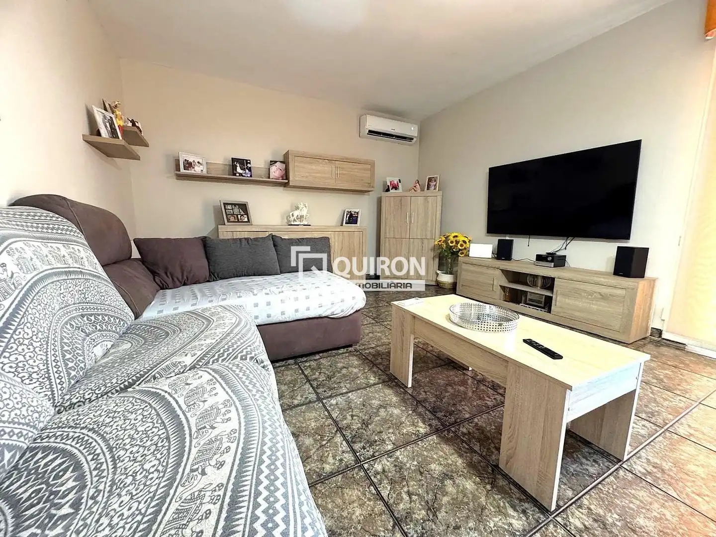 Sala de estar de Casa o chalet en venta en La Bisbal del Penedès con Aire acondicionado, Calefacción y Terraza