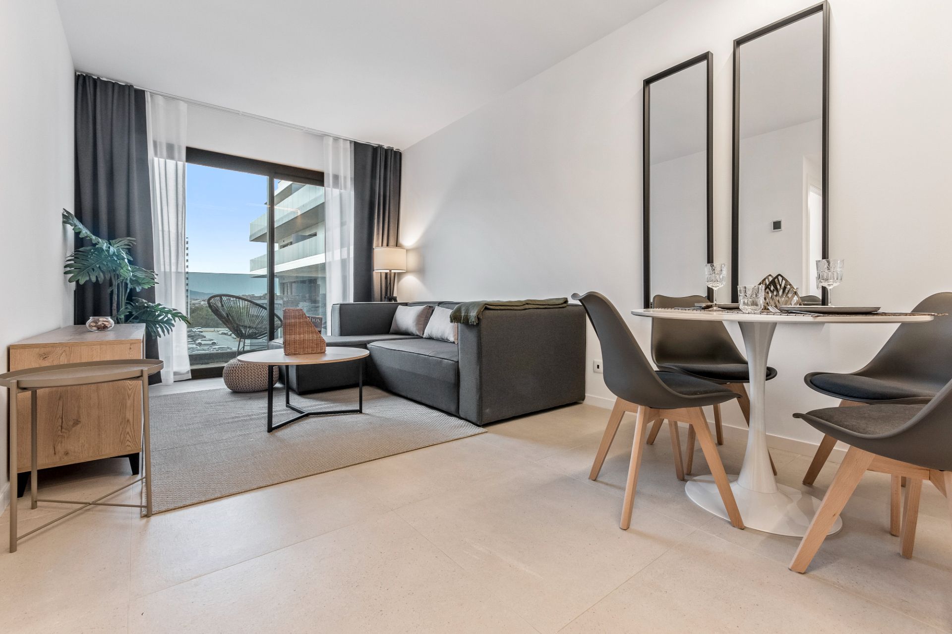 Sala d'estar de Pis de lloguer en  Barcelona Capital amb Aire condicionat, Terrassa i Moblat