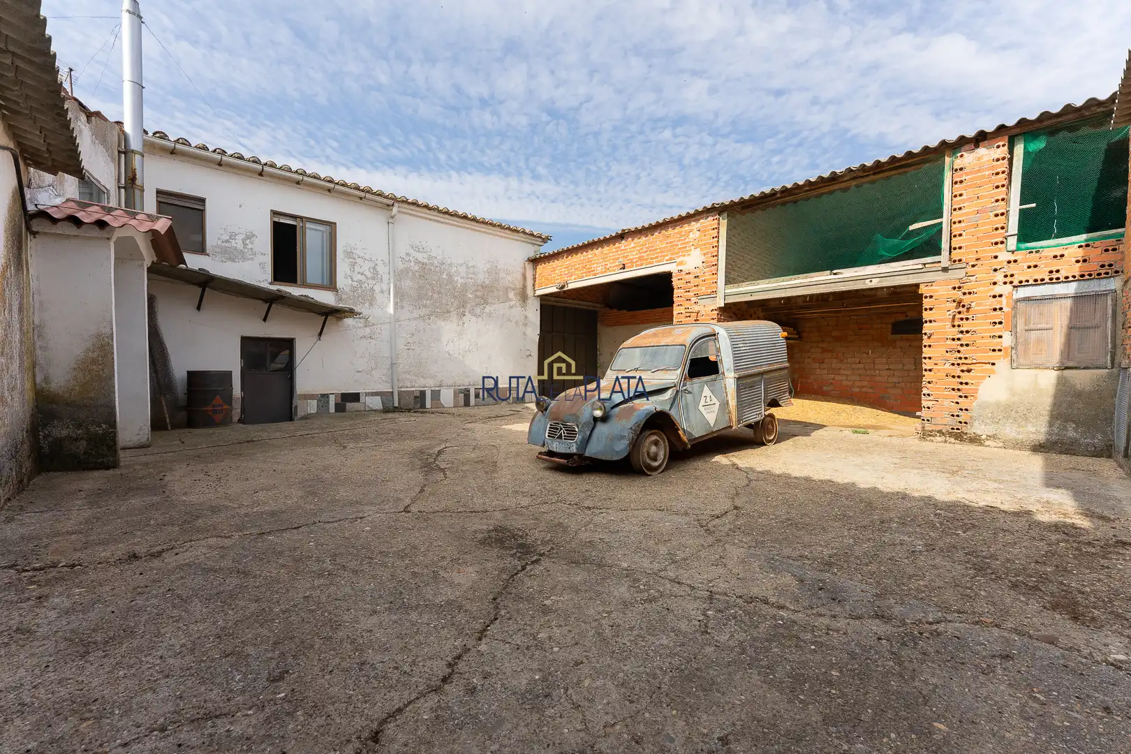 Parking de Finca rústica en venta en Zamora Capital  con Calefacción, Jardín privado y Horno