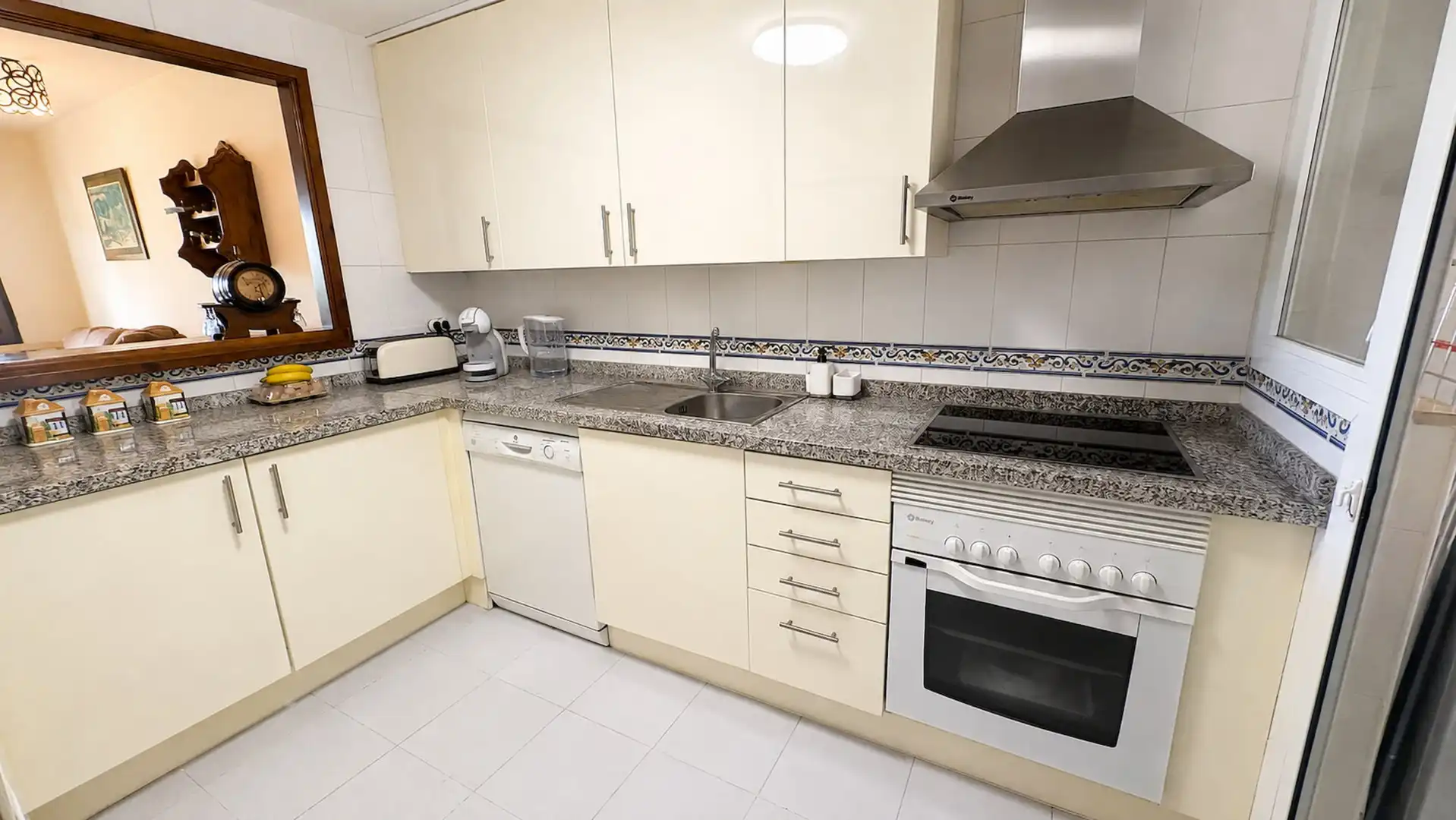 Cocina de Planta baja en venta en Manilva con Aire acondicionado, Terraza y Amueblado