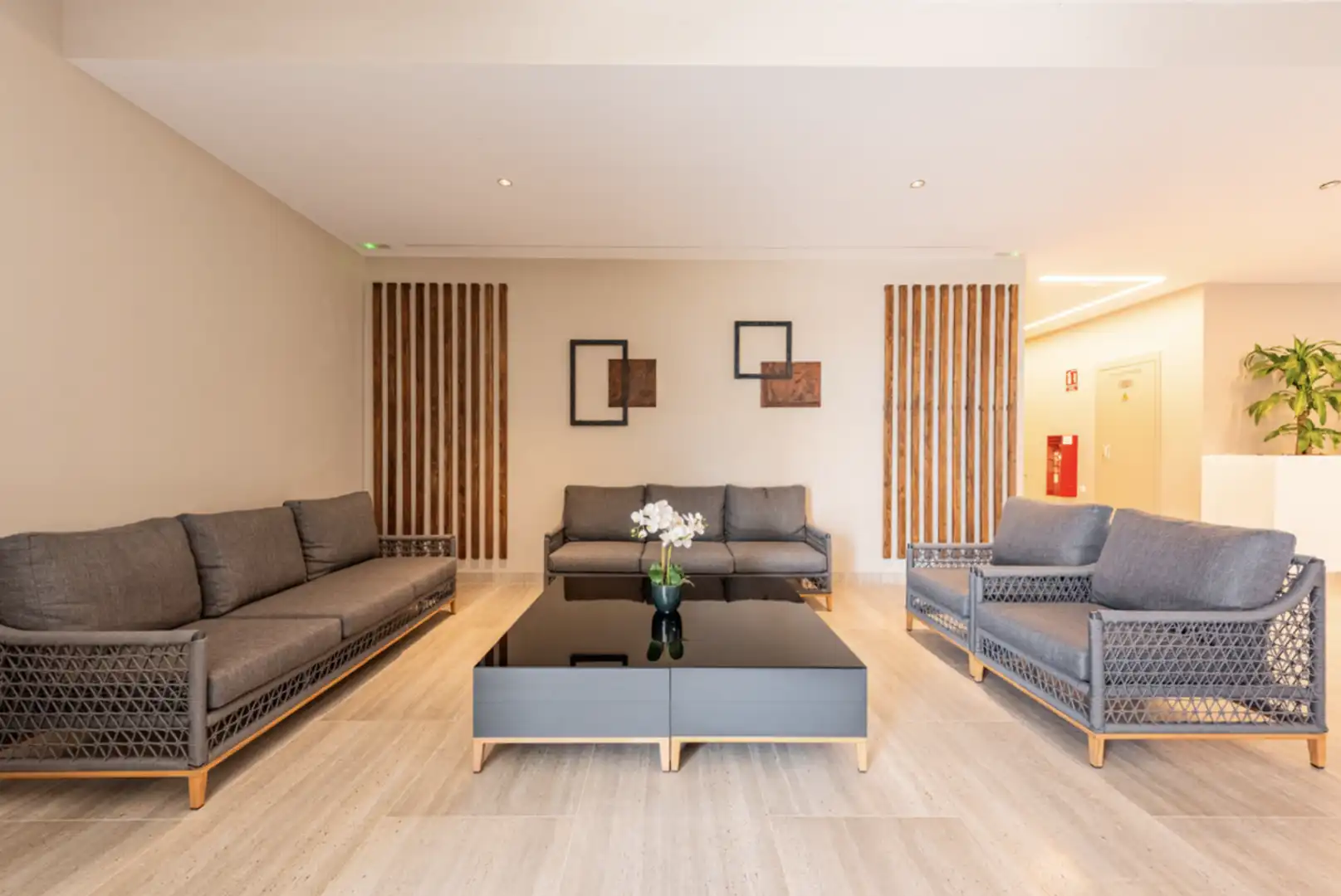 Wohnzimmer von Wohnungen zur Miete in Marbella mit Klimaanlage, Terrasse und Schwimmbad