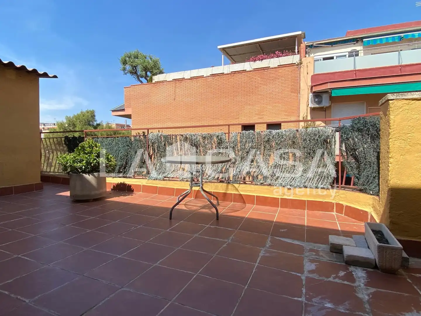 Terraza de Ático en venta en Santa Coloma de Gramenet con Calefacción, Terraza y Trastero