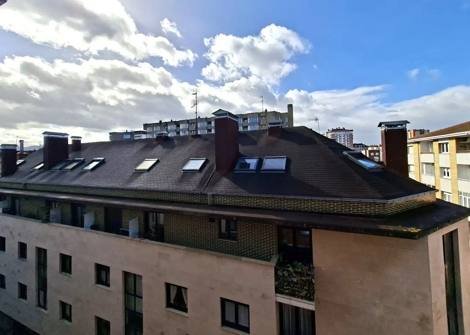 Vista exterior de Piso en venta en Gijón  con Calefacción