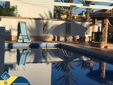 Xalet amb piscina en venda a Orihuela Costa