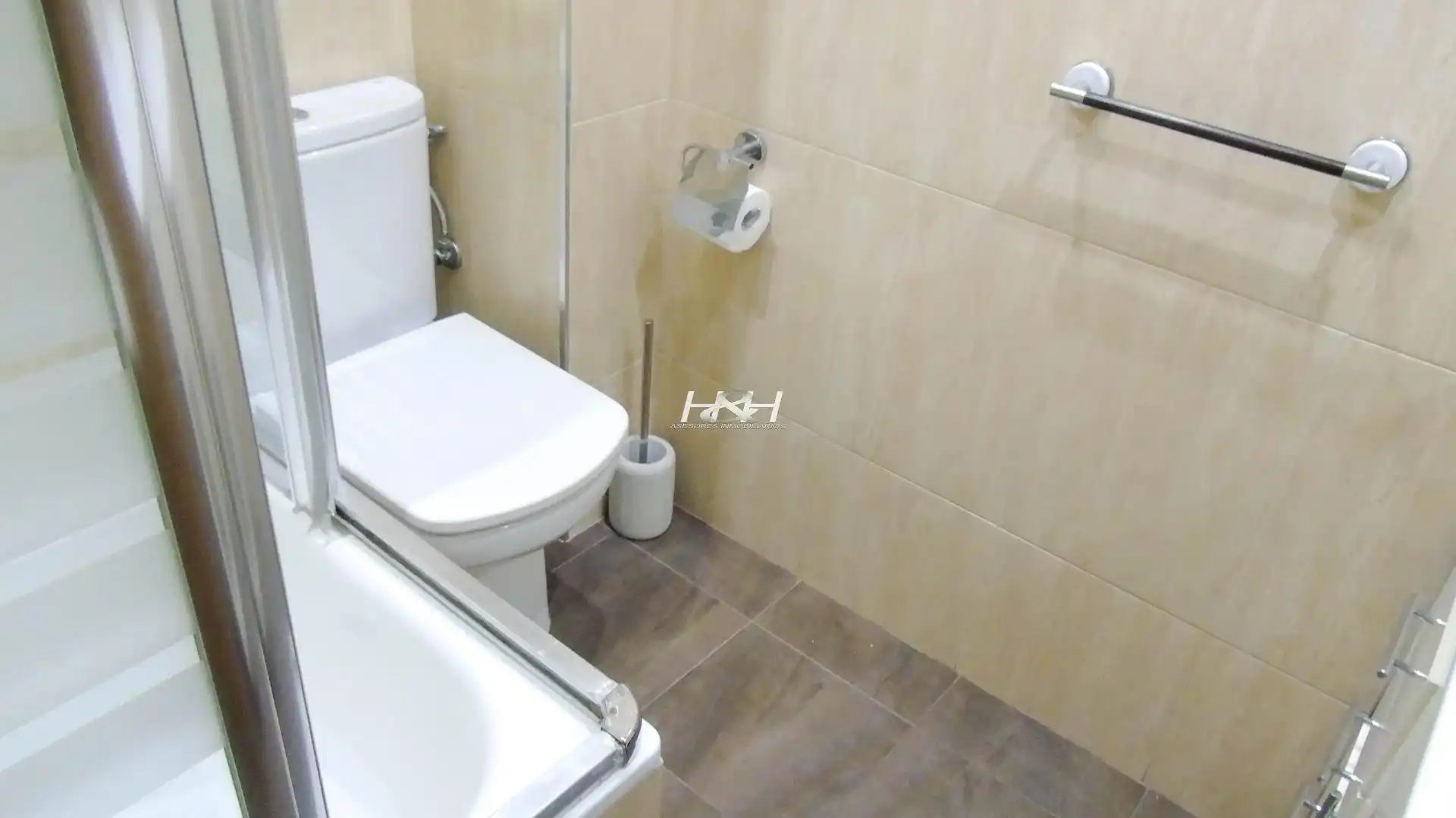 Bathroom of Flat for rent in Burjassot  with Air Conditioner, Storage room and Furnished