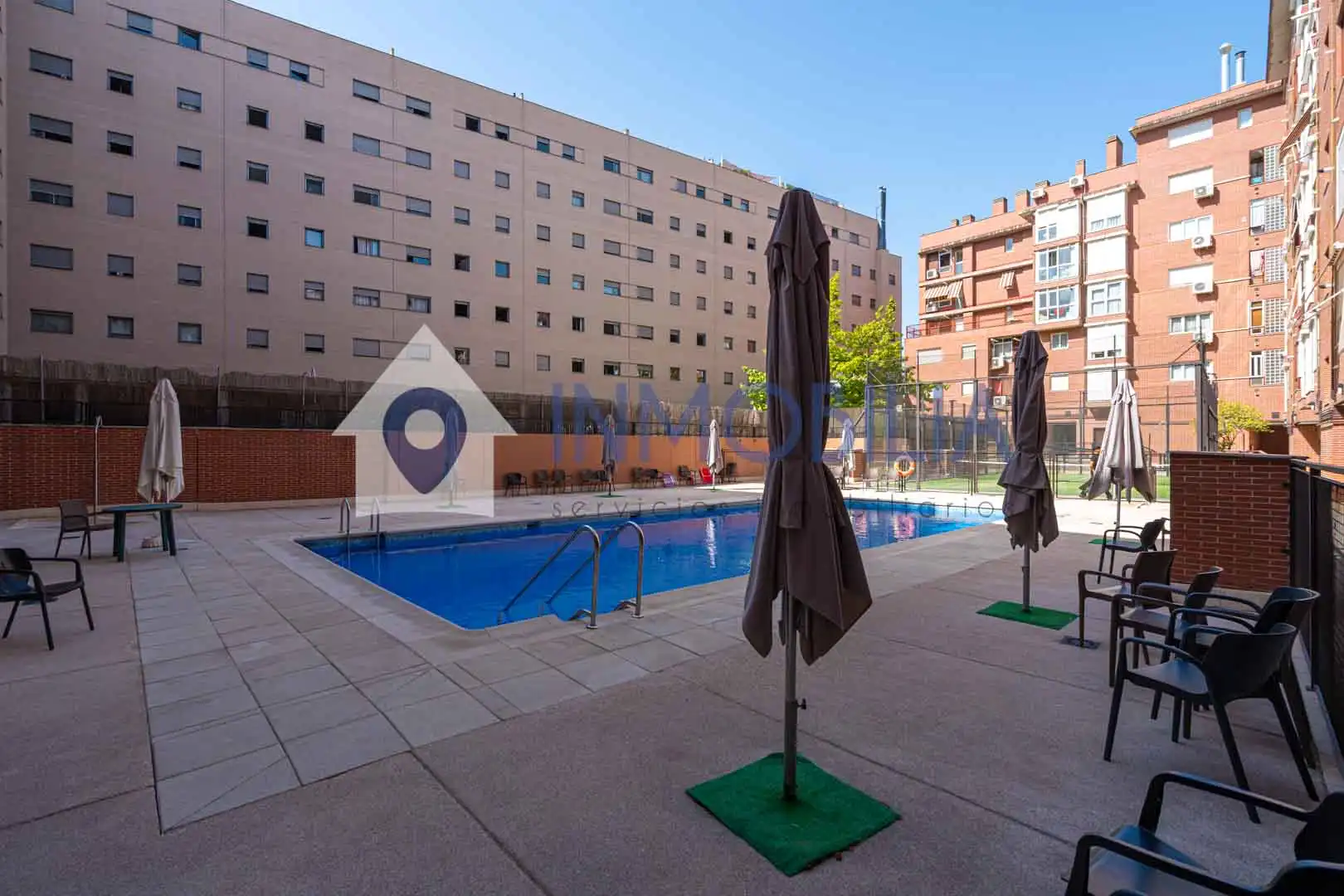Swimming pool of Flat for sale in Madrid  with Air Conditioner, Heating and Storage room