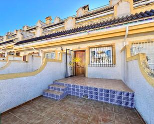 Vista exterior de Casa adosada de lloguer en Orihuela amb Aire condicionat, Calefacció i Jardí privat