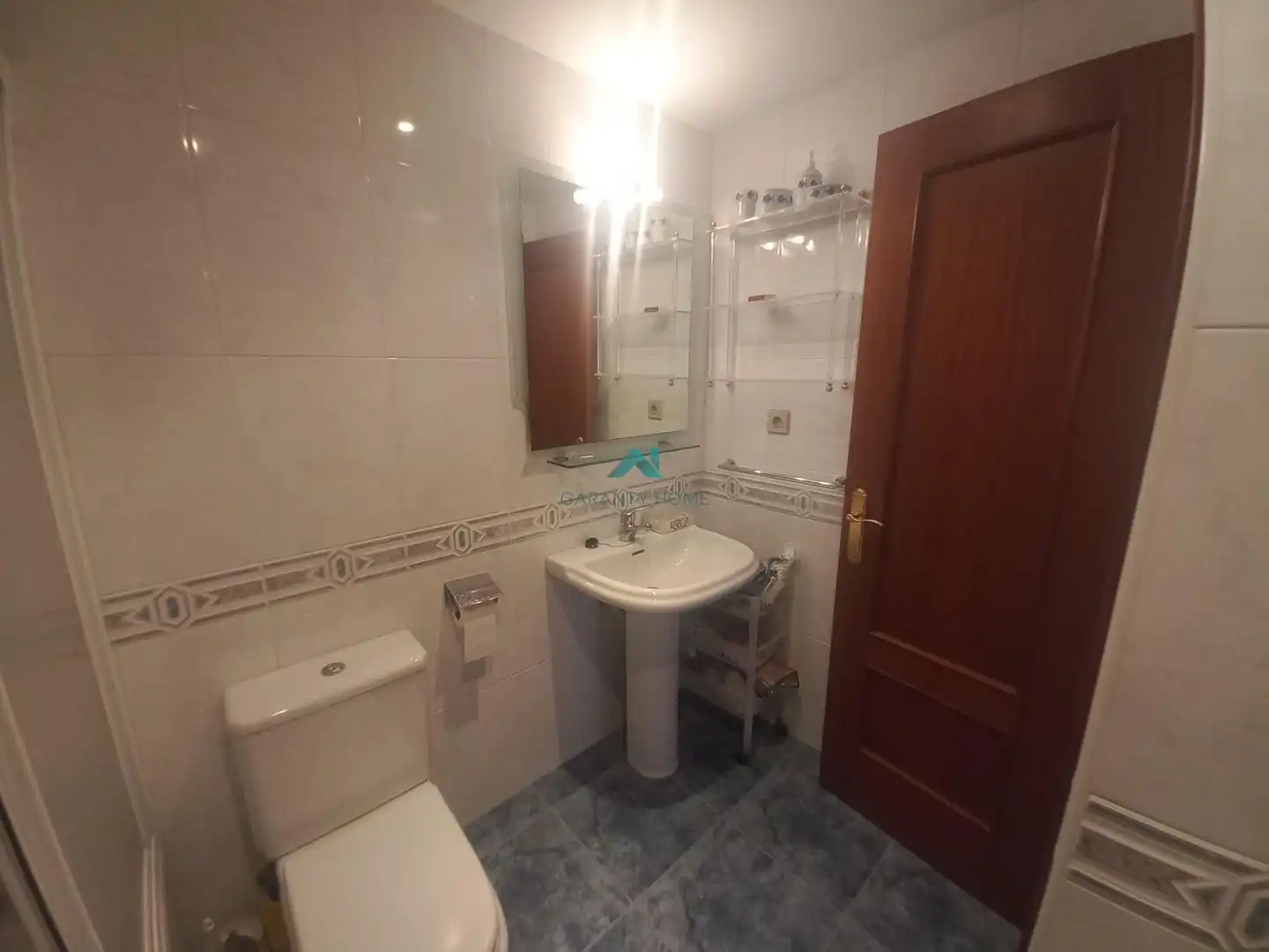 Badezimmer von Erdgeschoss zum Verkauf in Laredo mit Möbliert