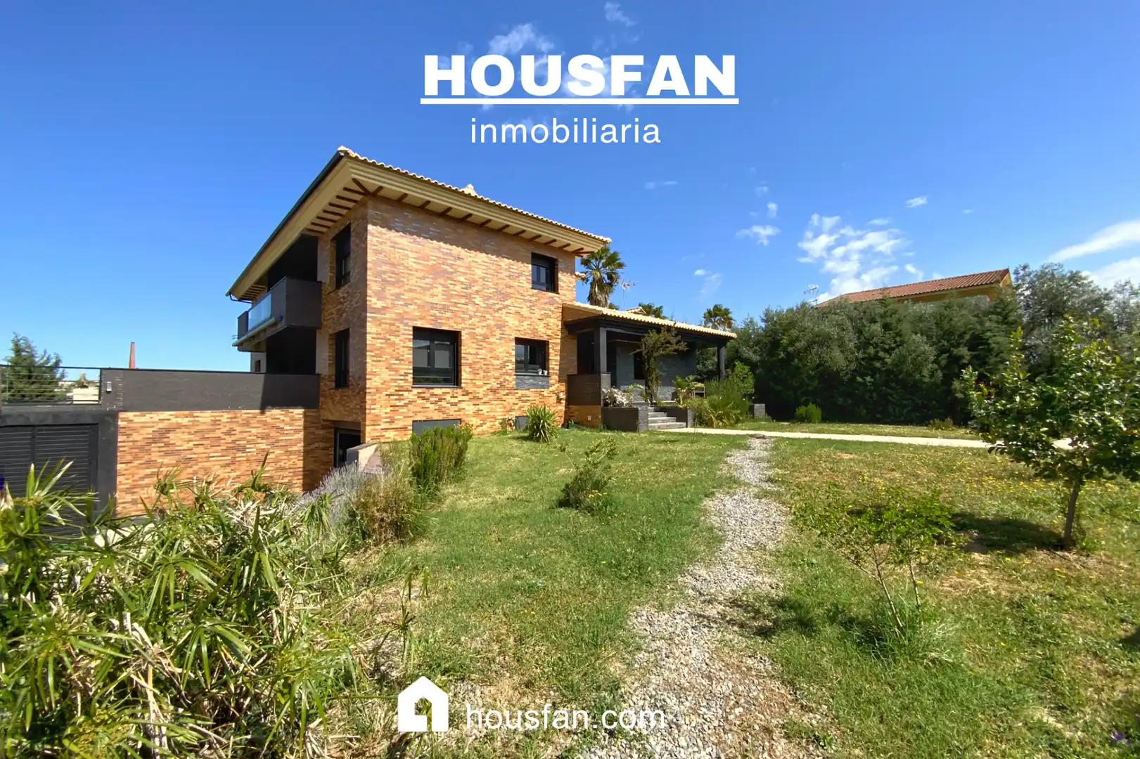 Vista exterior de Casa o xalet en venda en Cáceres amb Aire condicionat, Calefacció i Jardí privat