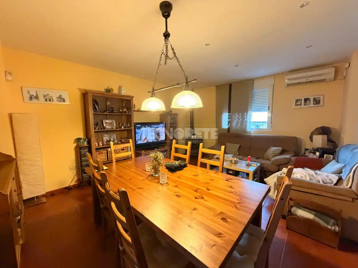 Comedor de Casa adosada en venta en Aldeanueva de Barbarroya con Aire acondicionado, Terraza y Amueblado