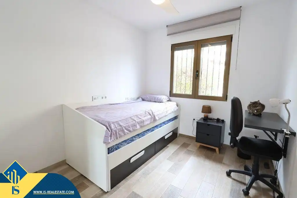 Habitación de Dúplex en venta en Orihuela con Terraza, Amueblado y Piscina comunitaria