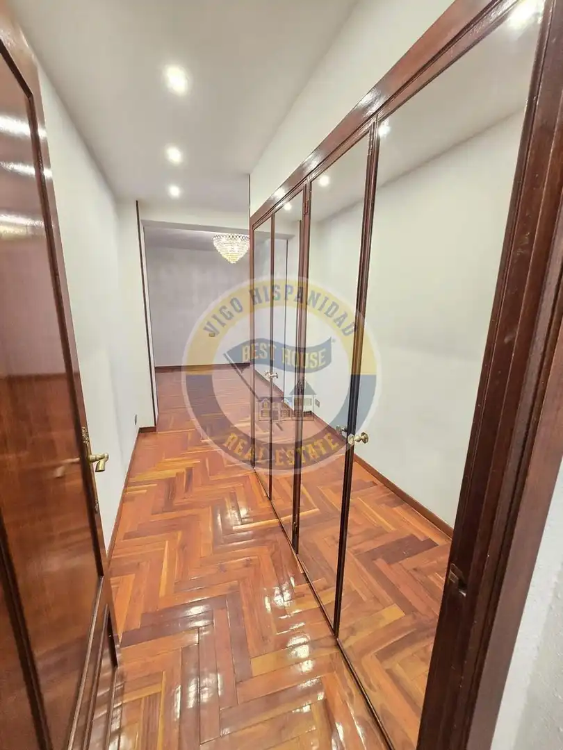 Piso de alquiler en Vigo  con Calefacción, Parquet y Balcón