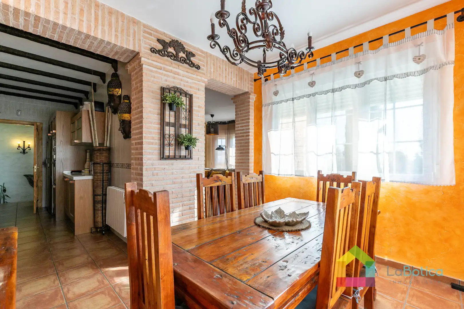 Menjador de Casa o xalet en venda en Nambroca amb Aire condicionat, Calefacció i Jardí privat