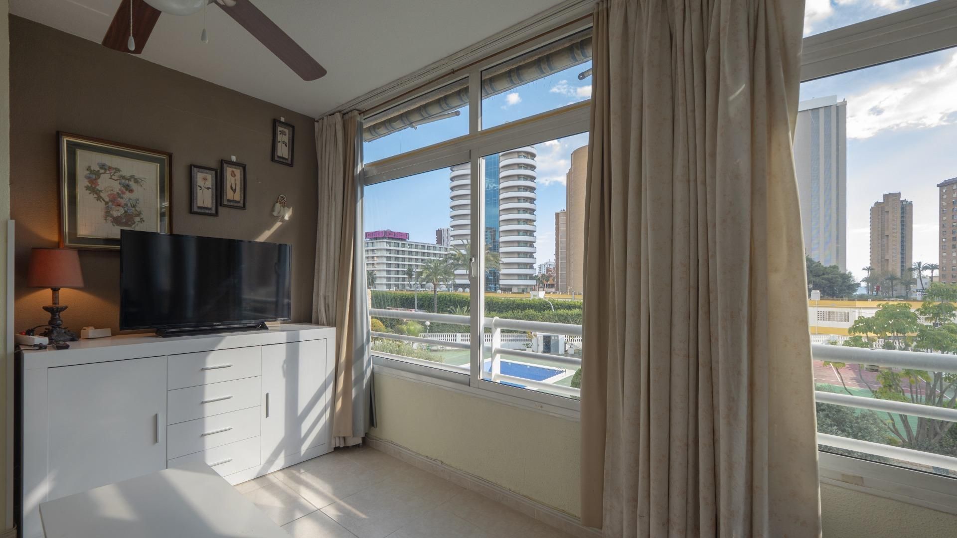 Bedroom of Flat for sale in Benidorm  with Air Conditioner, Private garden and Community pool