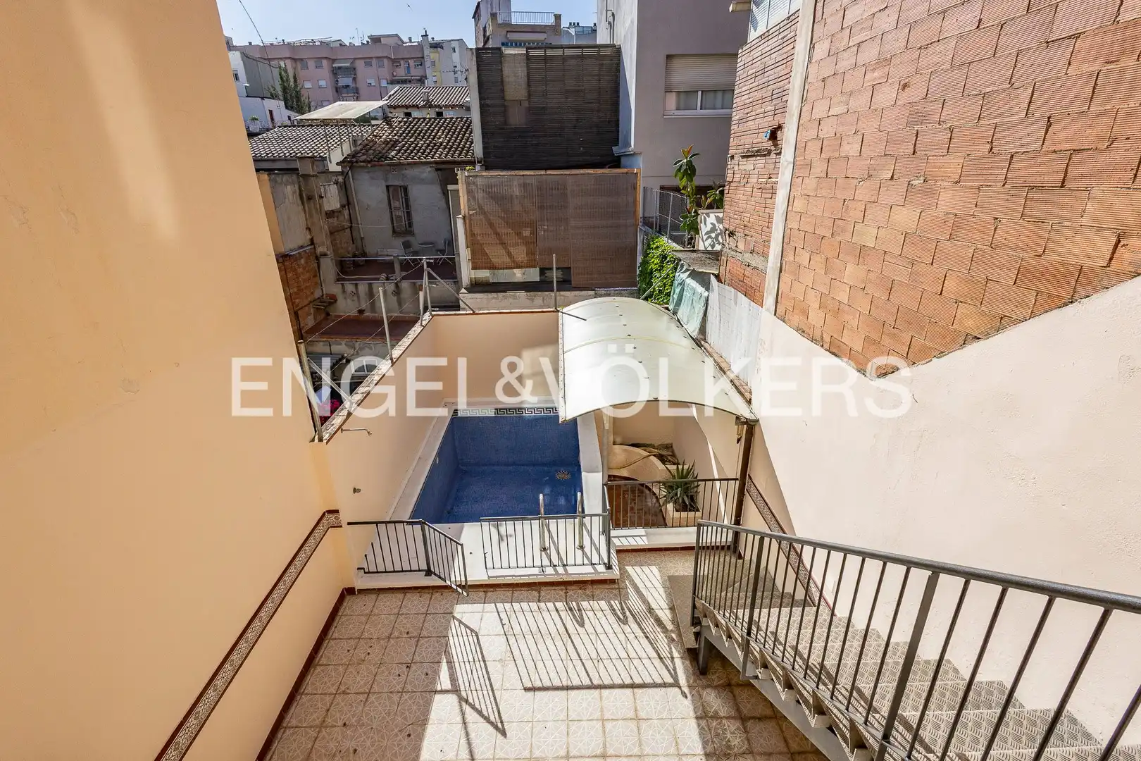 Terrassa de Casa adosada en venda en Sant Boi de Llobregat amb Aire condicionat, Calefacció i Jardí privat