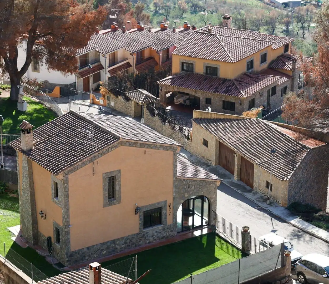 Vista exterior de Casa adosada en venda en Toràs amb Calefacció, Jardí privat i Terrassa