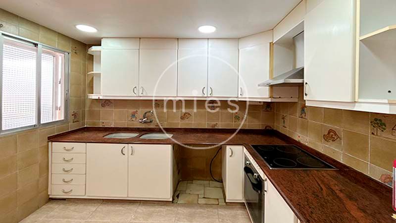 Cuina de Pis en venda en Turís amb Terrassa, Moblat i Balcó