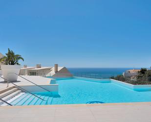 Piscina de Apartament en venda en Benalmádena amb Calefacció, Jardí privat i Terrassa
