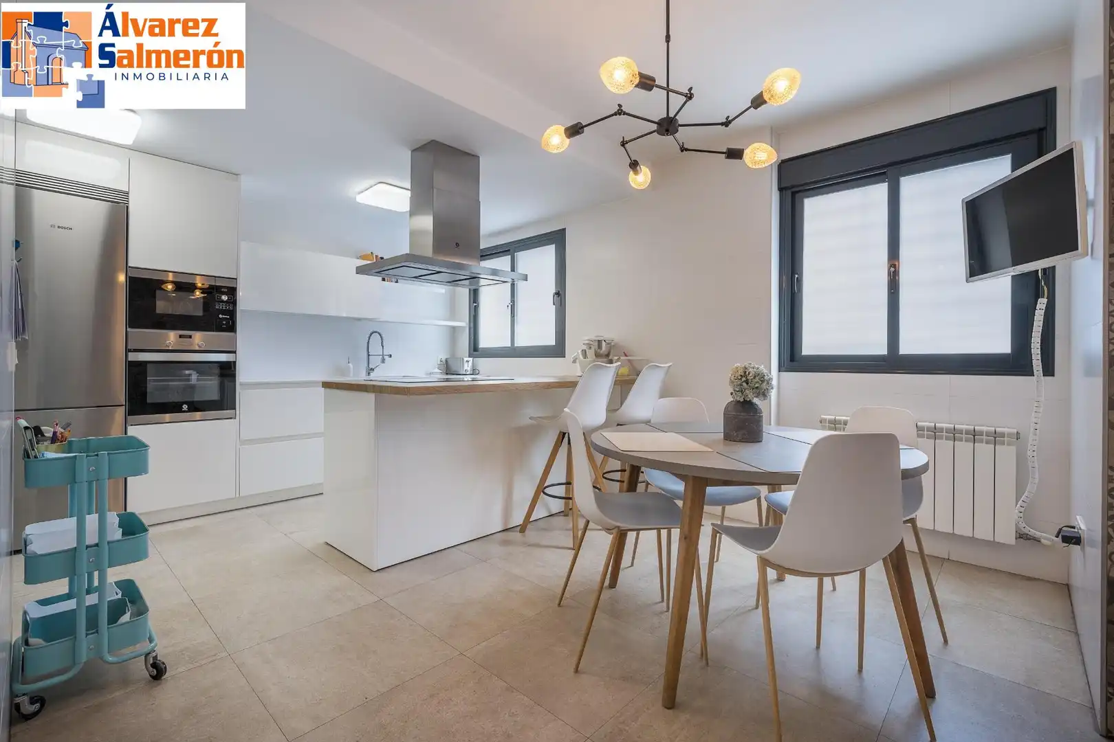 Küche von Einfamilien-Reihenhaus zum Verkauf in Granada mit Privatgarten und Balkon