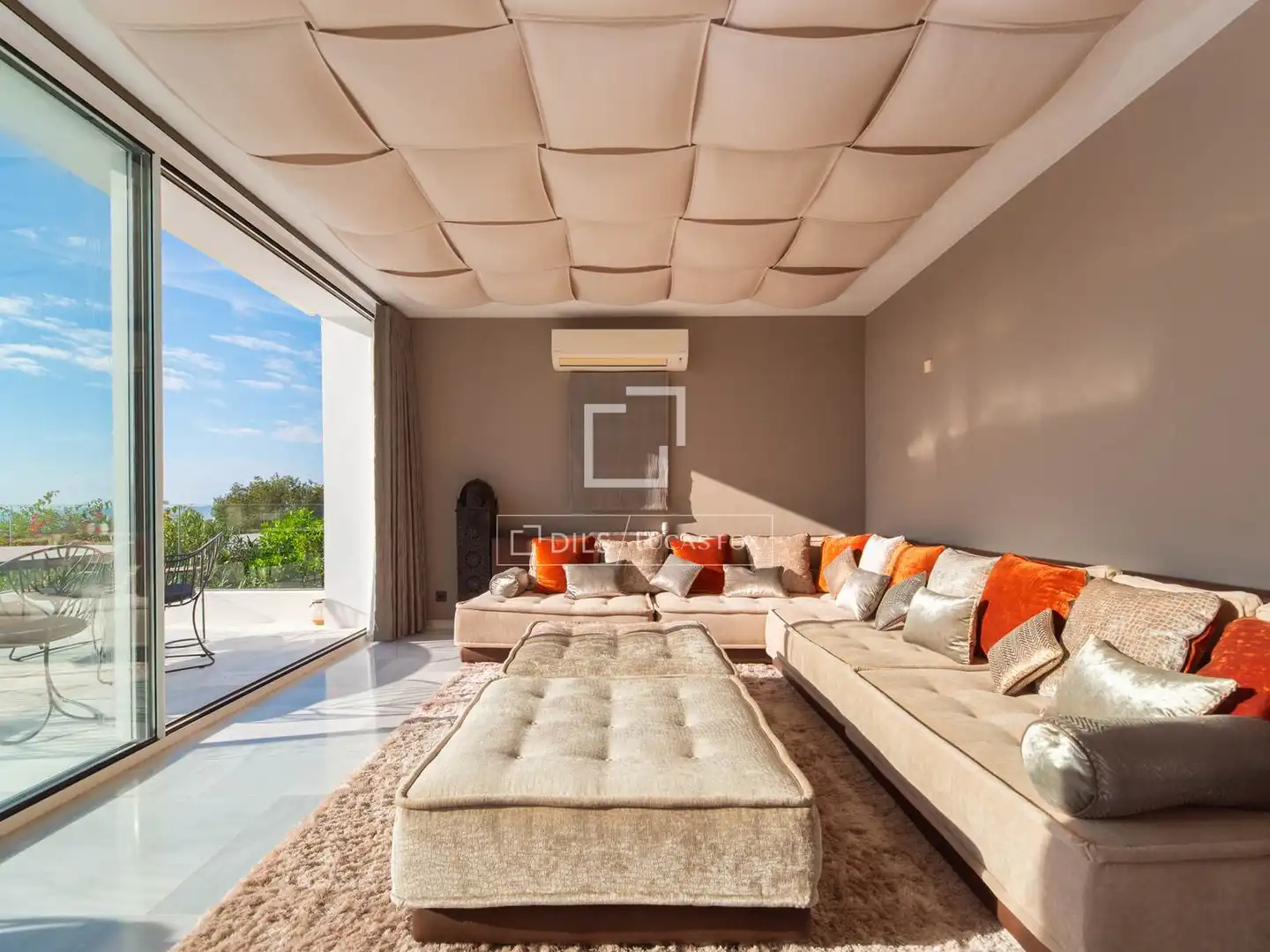 Living room of Houses for sale in Santa Eulària des Riu  with Air Conditioner, Heating and Private garden