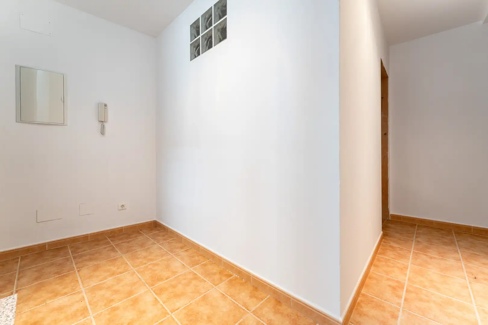Einfamilien-Reihenhaus zum Verkauf in Sayalonga mit Terrasse und Balkon