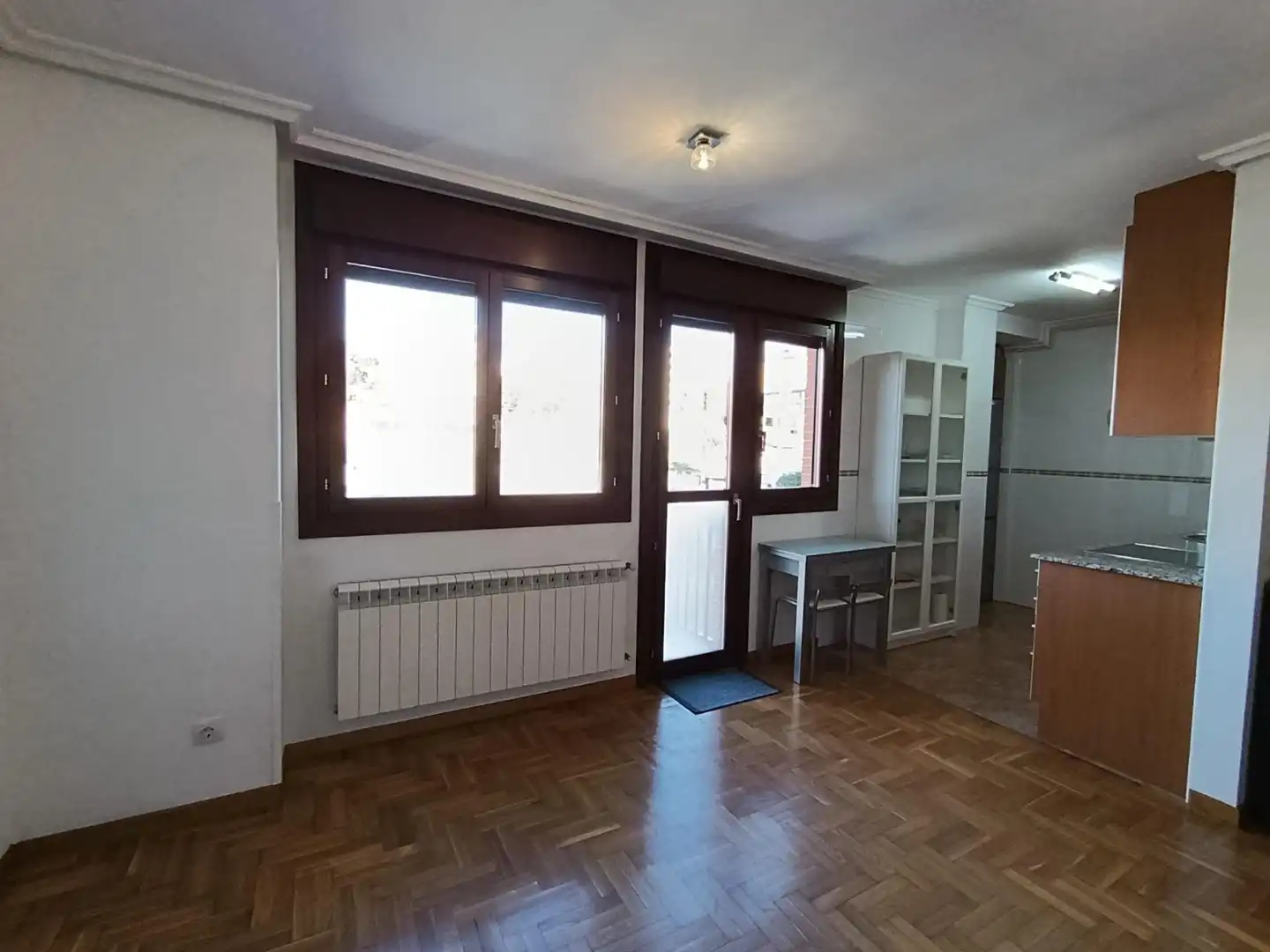Dormitori de Apartament en venda en Avilés amb Calefacció, Traster i Balcó