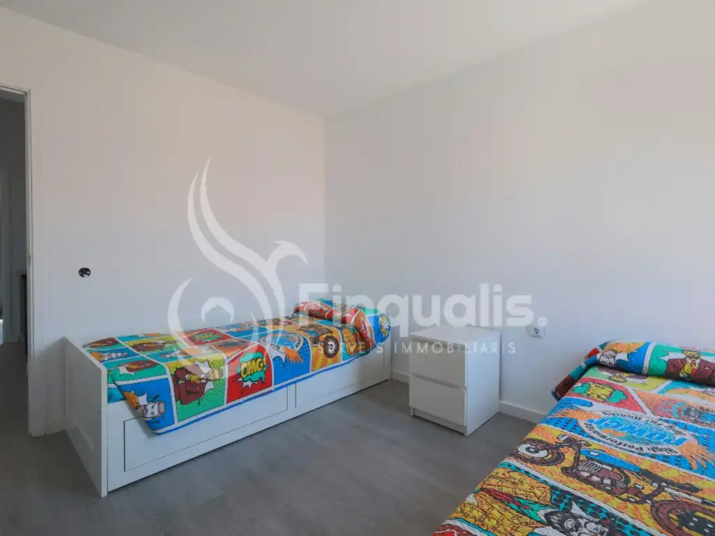 Dormitori de Casa adosada en venda en Canovelles