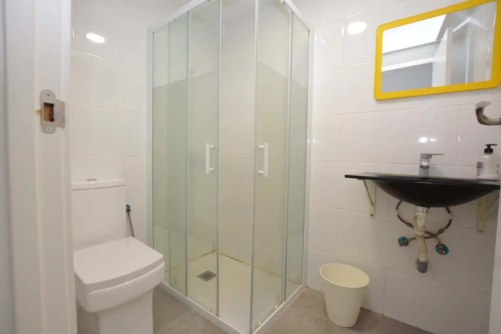 Bathroom of Buildings for sale in Sevilla