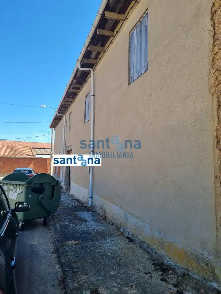 Vista exterior de Casa o chalet en venta en Benavides con Calefacción, Jardín privado y Trastero