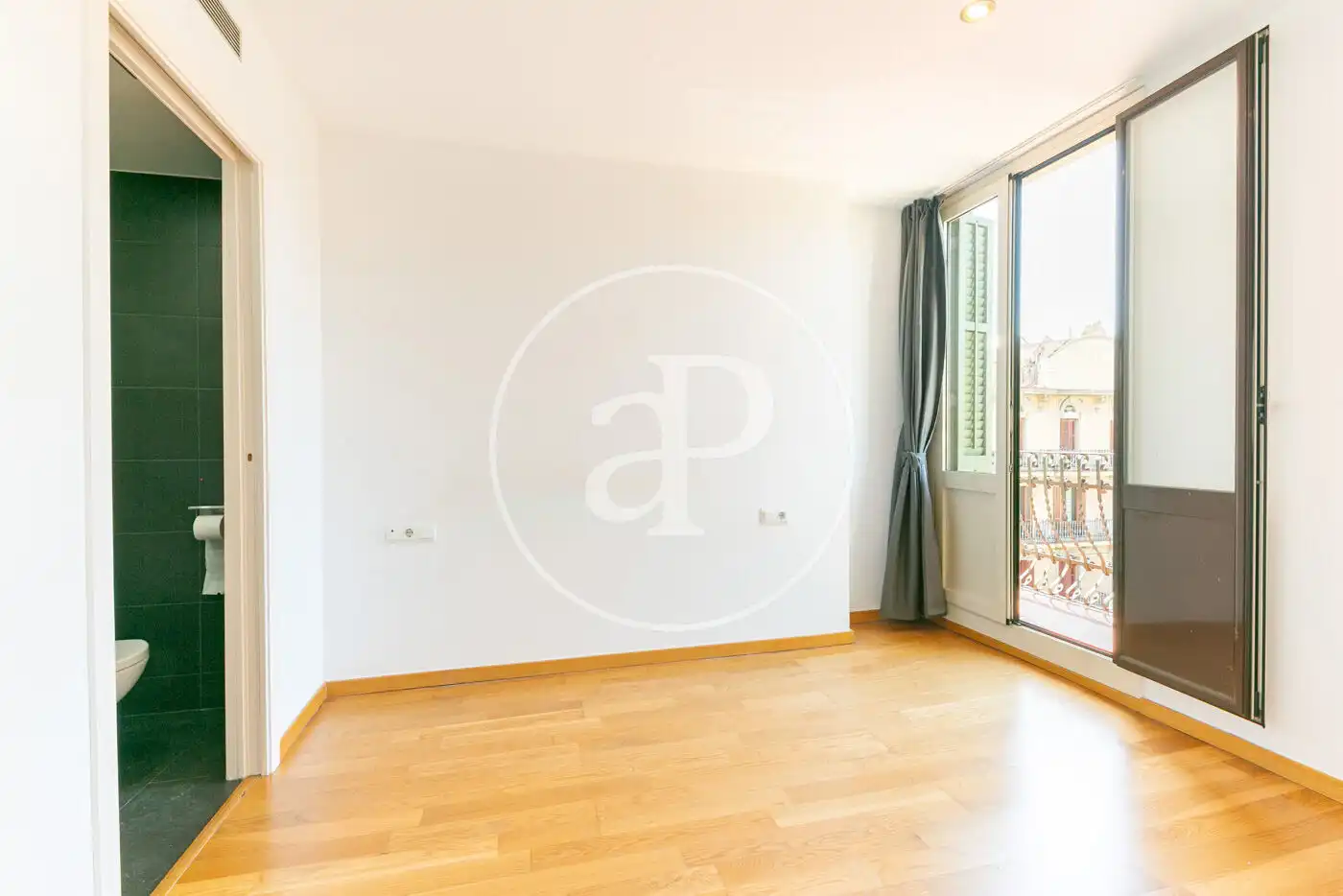 Schlafzimmer von Dachboden zum Verkauf in Barcelona mit Klimaanlage, Heizung und Terrasse