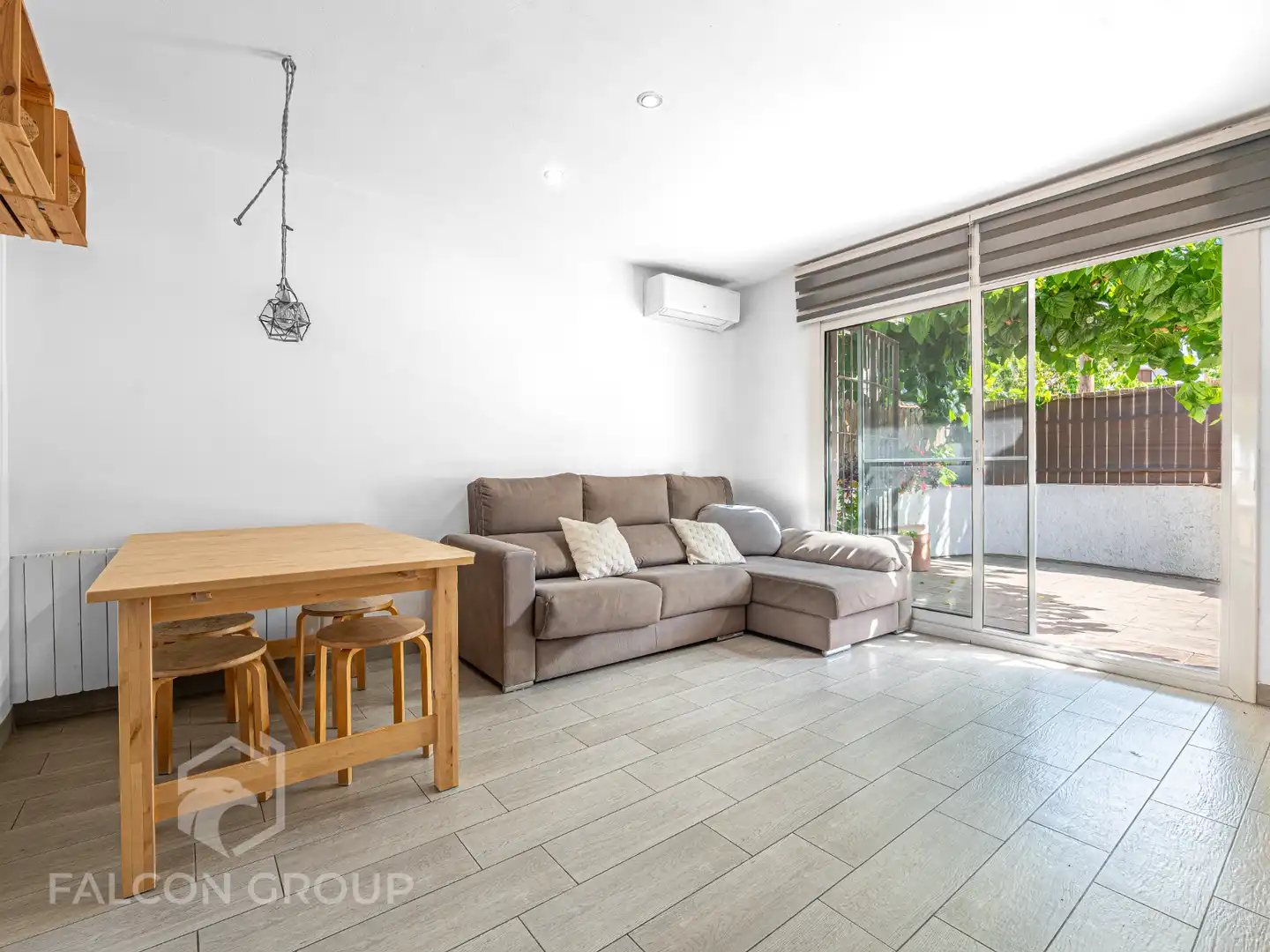 Living room of Houses for sale in El Vendrell  with Air Conditioner, Private garden and Terrace