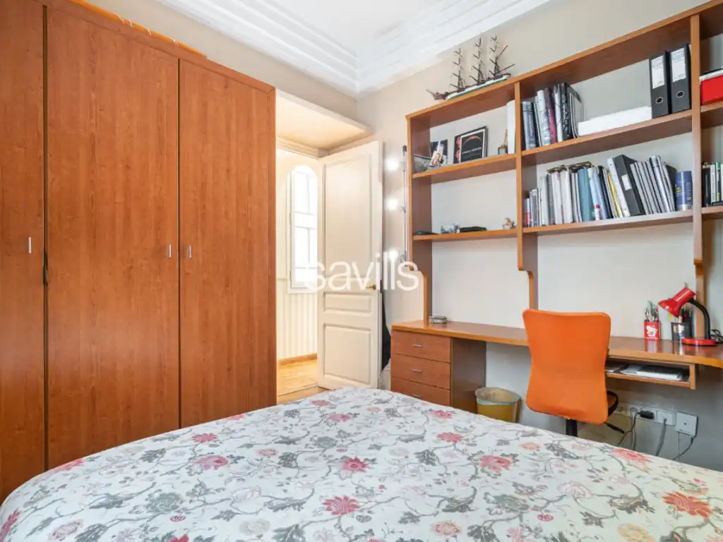 Dormitori de Apartament en venda en Barcelona amb Aire condicionat, Terrassa i Balcó