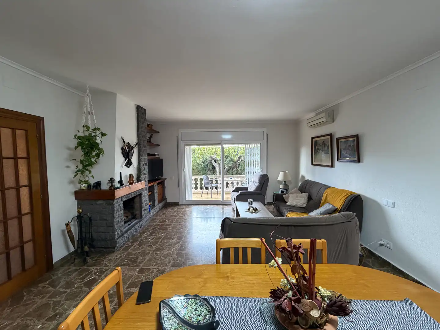 Sala de estar de Casa o chalet en venta en Barberà del Vallès con Aire acondicionado, Calefacción y Jardín privado